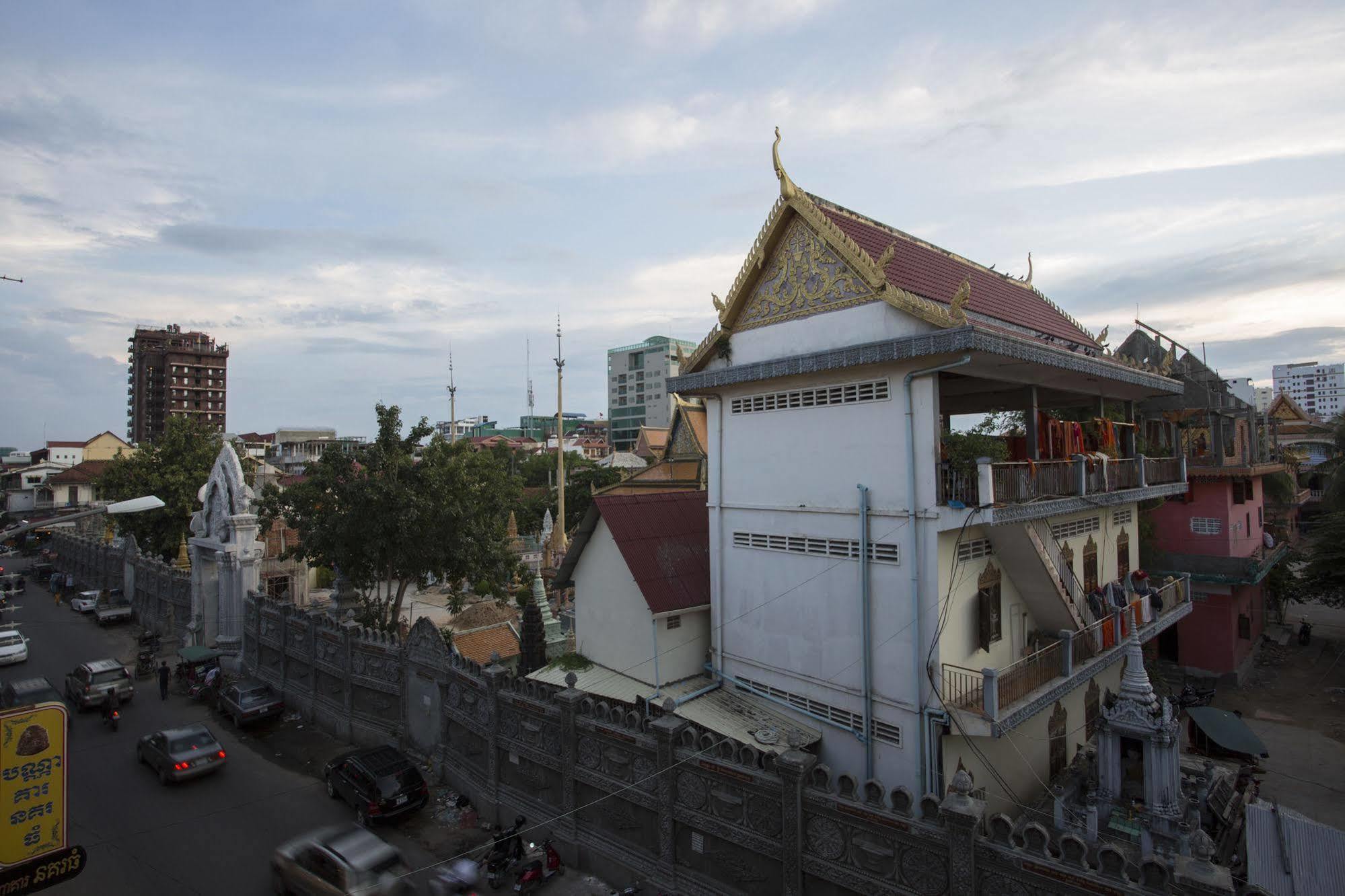 Rachana Hostel Phnom Penh Exterior photo